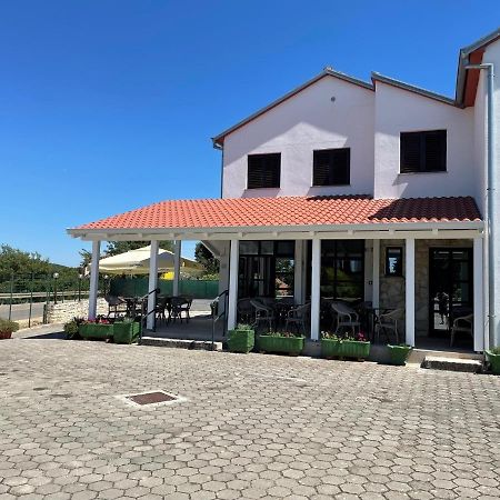 Ladonja Bb Rooms, Family Run Bed & Breakfast Rovinjsko Selo Ngoại thất bức ảnh