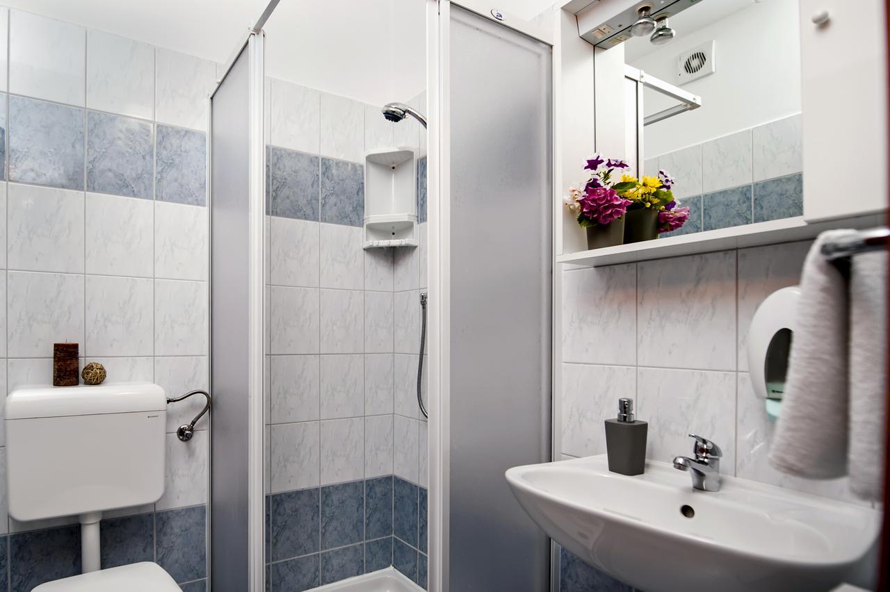Ladonja Bb Rooms, Family Run Bed & Breakfast Rovinjsko Selo Ngoại thất bức ảnh